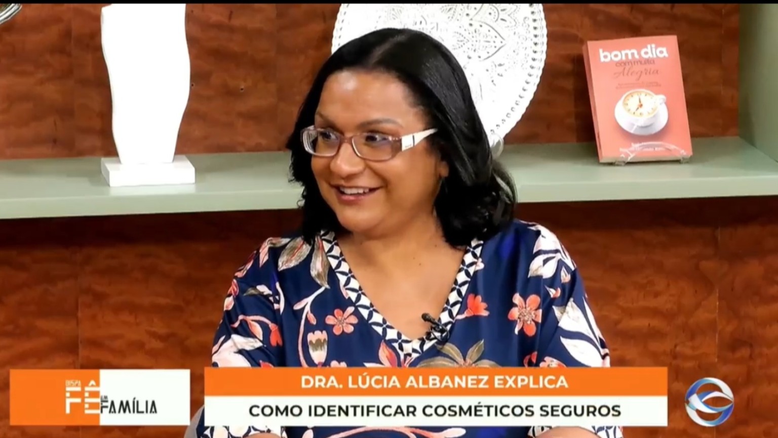 Lucia Albanez no programa Em Família